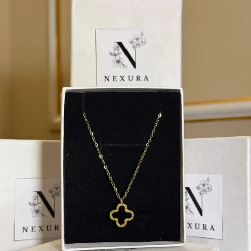 clover black pendant
